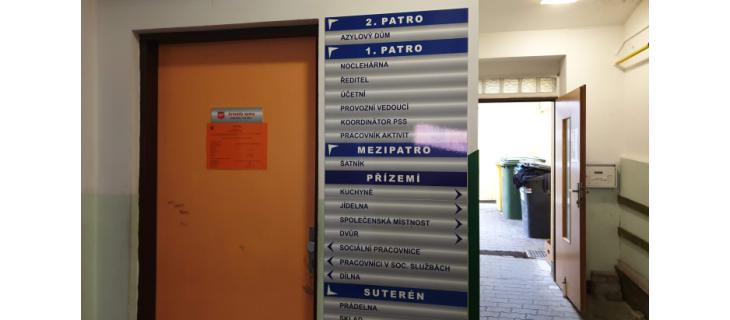 ŠATNÍK denního centra pro bezdomovce - výdej ošacení