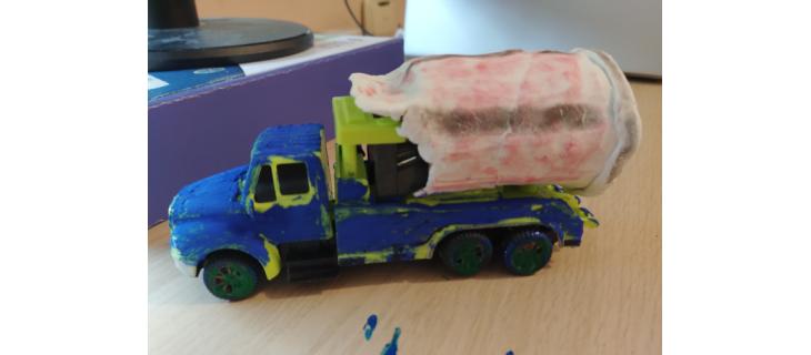 Kreativní kamarád*ka pro chlapce, který komunikuje očima Kreativní kamarád*ka pro chlapce, který komunikuje očima